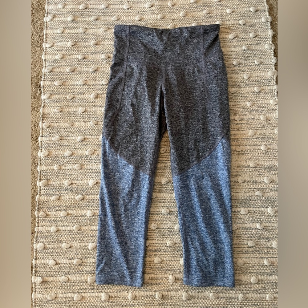 Champion size Small two tone cropped legging